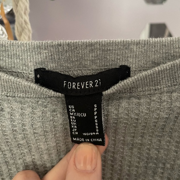 h&m small gray sweater - Picture 2 of 2